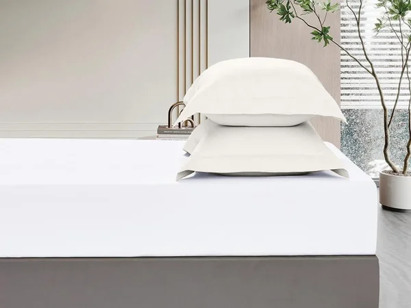 كيس مخدة من  ماركة فذر