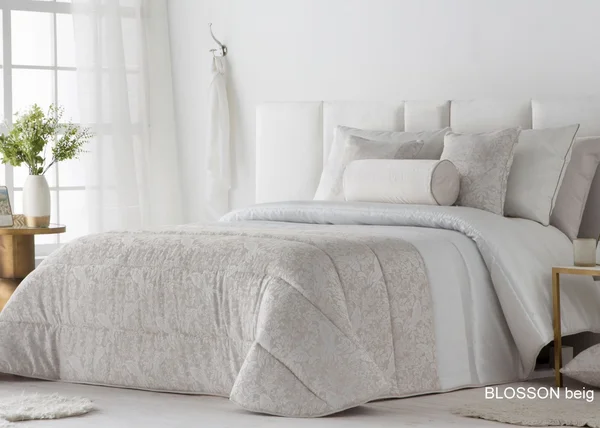 طقم لحاف انتيلو الاسباني الفاخر من الجاكار مع القطن مصمم ليمنحك تجربة نوم لا مثيل لهايتكون من 10 قطع-Antilo-Blosson beig